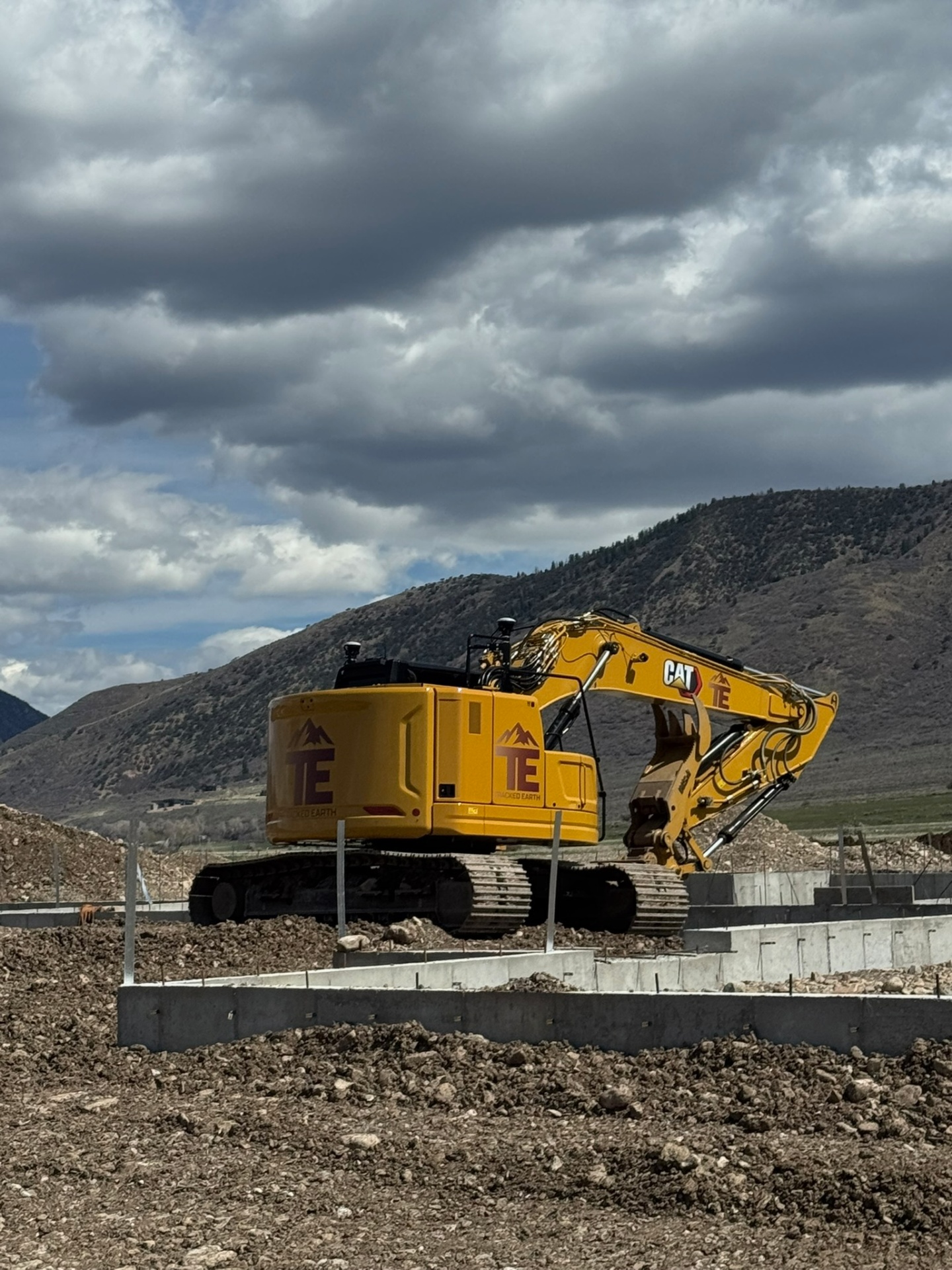 Tracked Earth CAT excavator on a Utah job site